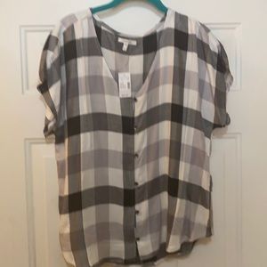 Short sleeved black and white shirt